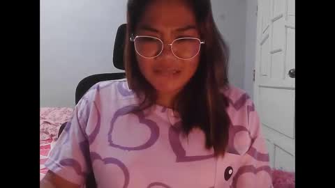 pretty_jewel05 online show from May 21, 4:47 pm