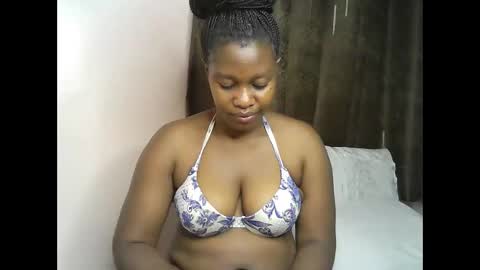 pretty_kylah online show from May 12, 12:08 am