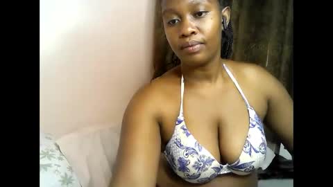 pretty_kylah online show from May 22, 2:40 am