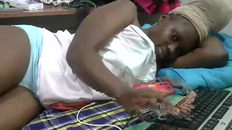 pretty_melan online show from April 29, 8:18 am