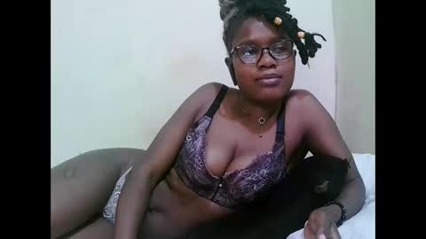 Snapshot of pretty_mellan chatting on January 23, 10:43 am pretty_mellan online show from January 23, 10:43 am