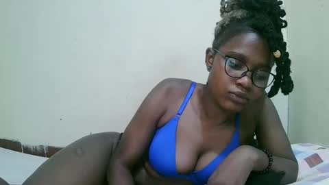 Snapshot of pretty_mellan chatting on January 25, 11:02 am pretty_mellan online show from January 25, 11:02 am