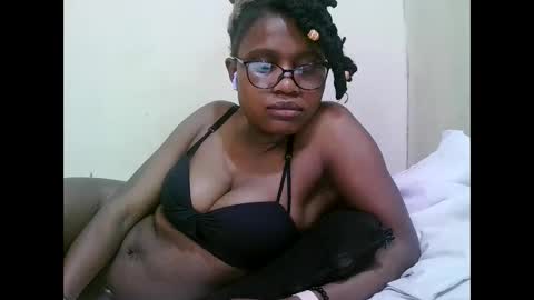 Snapshot of pretty_mellan chatting on January 29, 11:46 pm pretty_mellan online show from January 29, 11:46 pm