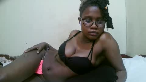 Snapshot of pretty_mellan chatting on January 30, 2:25 pm pretty_mellan online show from January 30, 2:25 pm
