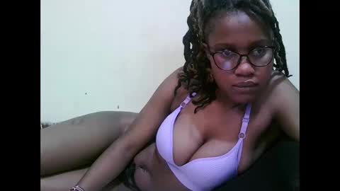 Snapshot of pretty_mellan chatting on February 11, 8:58 am pretty_mellan online show from February 11, 8:58 am