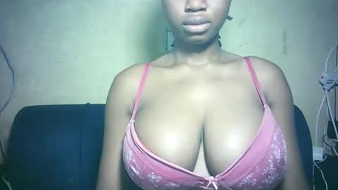 pretty_milan online show from December 16, 7:35 am