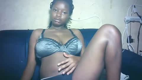 pretty_milan online show from December 22, 12:13 pm