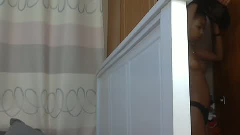 pretty_petite24 online show from December 5, 10:33 am