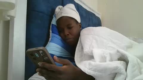 pretty_petite_ebony online show from December 22, 2:25 pm