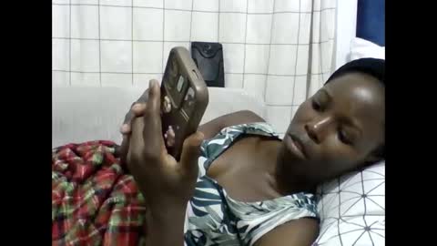pretty_petite_ebony online show from June 7, 2:16 am