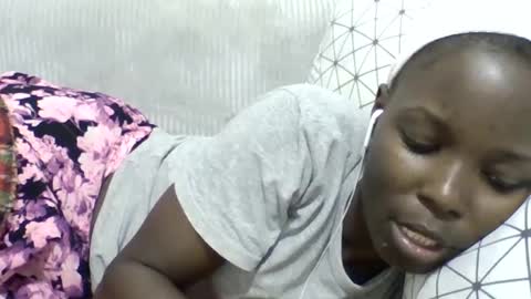pretty_petite_ebony online show from June 12, 1:15 am