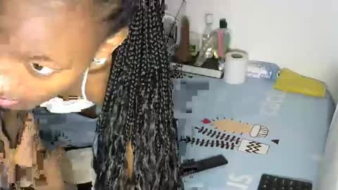 Snapshot of pretty_queennie chatting on November 5, 6:52 pm Pretty doll online show from November 5, 6:52 pm