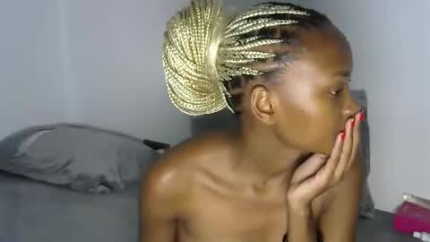 Snapshot of pretty_queennie chatting on November 21, 8:40 pm Pretty doll online show from November 21, 8:40 pm