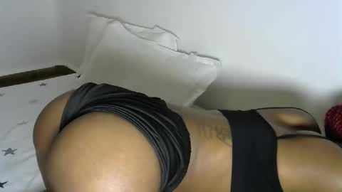 Snapshot of pretty_queennie chatting on December 13, 11:43 pm Pretty doll online show from December 13, 11:43 pm