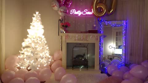 Snapshot of pretty_sara chatting on December 14, 1:28 am Pretty Sara online show from December 14, 1:28 am