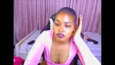 Snapshot of pretty_shally chatting on February 21, 1:28 am pretty_shally online show from February 21, 1:28 am