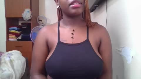 pretty_shila online show from April 27, 12:36 pm