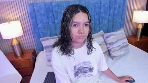 Daisy Flower online show from March 17, 2:05 am