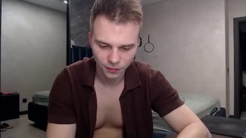 Snapshot of pretty_sweety chatting on June 23, 8:18 pm Justin online show from June 23, 8:18 pm