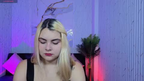 pretty_tay online show from April 27, 11:52 am