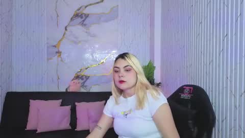 pretty_tay online show from May 27, 11:40 am