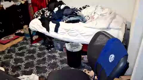 Snapshot of prettyandpeachy chatting on November 24, 11:59 pm Mistress Mallad online show from November 24, 11:59 pm