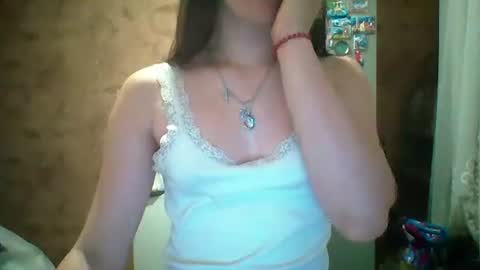 Snapshot of prettybella_7 chatting on July 2, 9:43 pm Bella online show from July 2, 9:43 pm