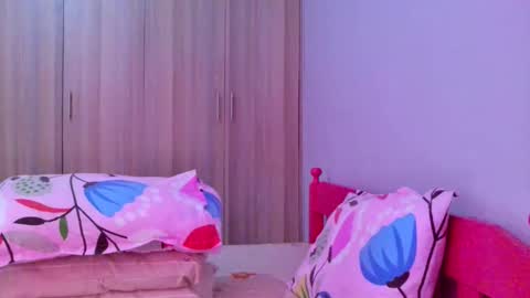 Snapshot of prettybigclit_ebony chatting on October 7, 7:27 am prettybigclit_ebony online show from October 7, 7:27 am