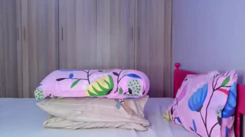 Snapshot of prettybigclit_ebony chatting on October 20, 9:54 am prettybigclit_ebony online show from October 20, 9:54 am