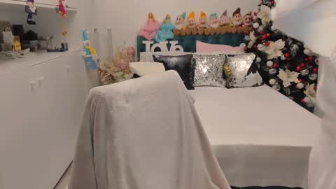 Snapshot of prettyblackeyes chatting on December 17, 6:56 am wilma online show from December 17, 6:56 am