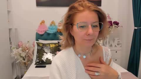 Snapshot of prettyblackeyes chatting on January 23, 7:11 am wilma online show from January 23, 7:11 am