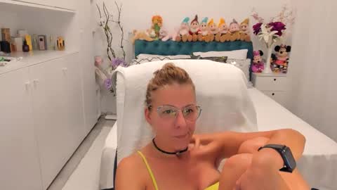 Snapshot of prettyblackeyes chatting on September 15, 10:32 pm wilma online show from September 15, 10:32 pm