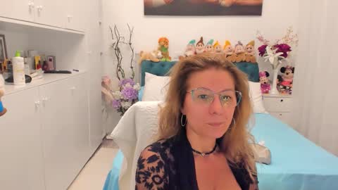 Snapshot of prettyblackeyes chatting on September 23, 6:38 am wilma online show from September 23, 6:38 am