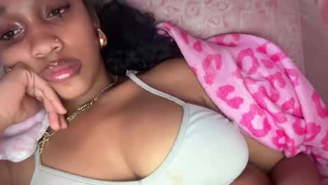 Snapshot of prettyblackgal chatting on July 24, 2:31 am prettyblackgal online show from July 24, 2:31 am
