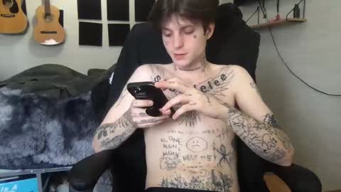 Snapshot of prettyboyszn chatting on December 7, 8:38 pm pretty boy online show from December 7, 8:38 pm