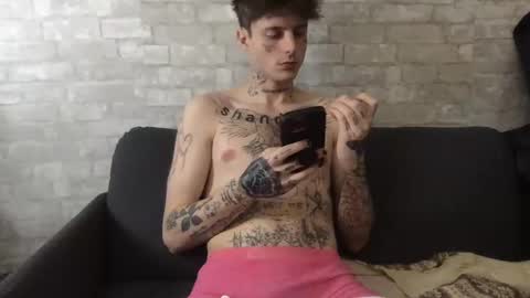 Snapshot of prettyboyszn chatting on December 17, 6:02 am pretty boy online show from December 17, 6:02 am