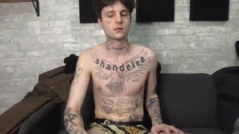 Snapshot of prettyboyszn chatting on January 27, 5:58 am pretty boy online show from January 27, 5:58 am