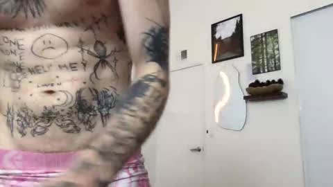 Snapshot of prettyboyszn chatting on October 24, 3:25 am pretty boy online show from October 24, 3:25 am