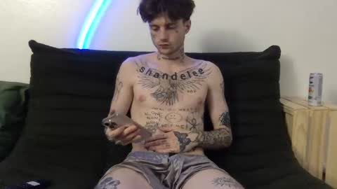 Snapshot of prettyboyszn chatting on October 27, 1:20 am pretty boy online show from October 27, 1:20 am