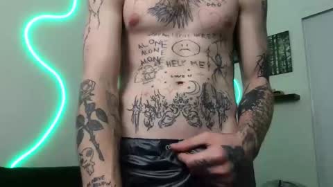 Snapshot of prettyboyszn chatting on November 5, 4:34 am pretty boy online show from November 5, 4:34 am