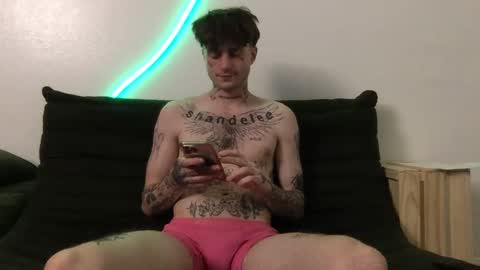 Snapshot of prettyboyszn chatting on November 12, 5:30 am pretty boy online show from November 12, 5:30 am