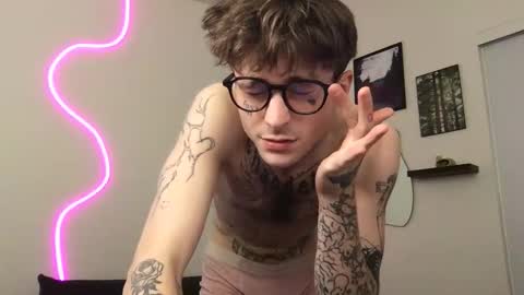 Snapshot of prettyboyszn chatting on December 14, 4:29 am pretty boy online show from December 14, 4:29 am