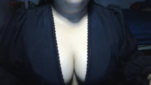Snapshot of prettycarla_ chatting on April 20, 1:19 am prettycarla online show from April 20, 1:19 am