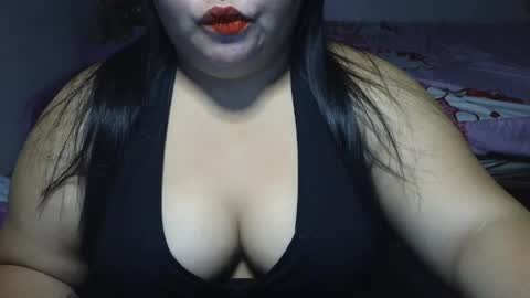 Snapshot of prettycarla_ chatting on May 7, 1:00 am prettycarla online show from May 7, 1:00 am