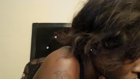 Vee online show from December 2, 3:56 am