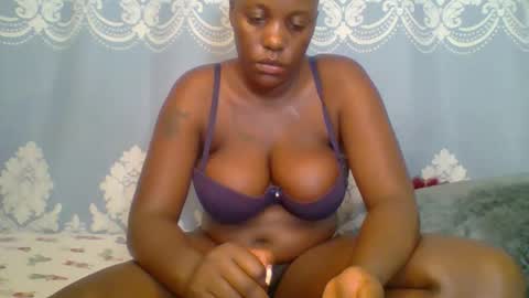 Snapshot of prettydarkskin002 chatting on April 13, 8:20 am SHANIA online show from April 13, 8:20 am