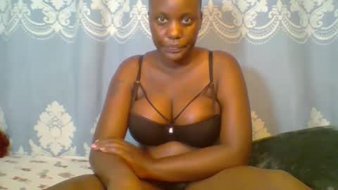 Snapshot of prettydarkskin002 chatting on April 19, 10:47 am SHANIA online show from April 19, 10:47 am