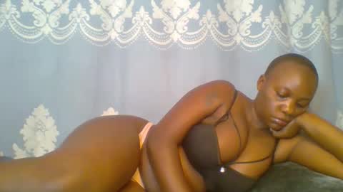 Snapshot of prettydarkskin002 chatting on April 24, 8:17 am SHANIA online show from April 24, 8:17 am