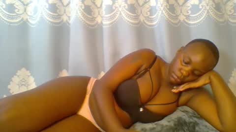Snapshot of prettydarkskin002 chatting on April 28, 11:04 am SHANIA online show from April 28, 11:04 am