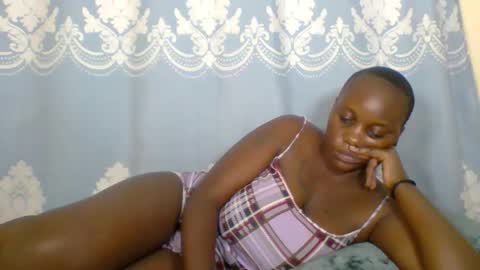 Snapshot of prettydarkskin002 chatting on May 3, 9:32 pm SHANIA online show from May 3, 9:32 pm